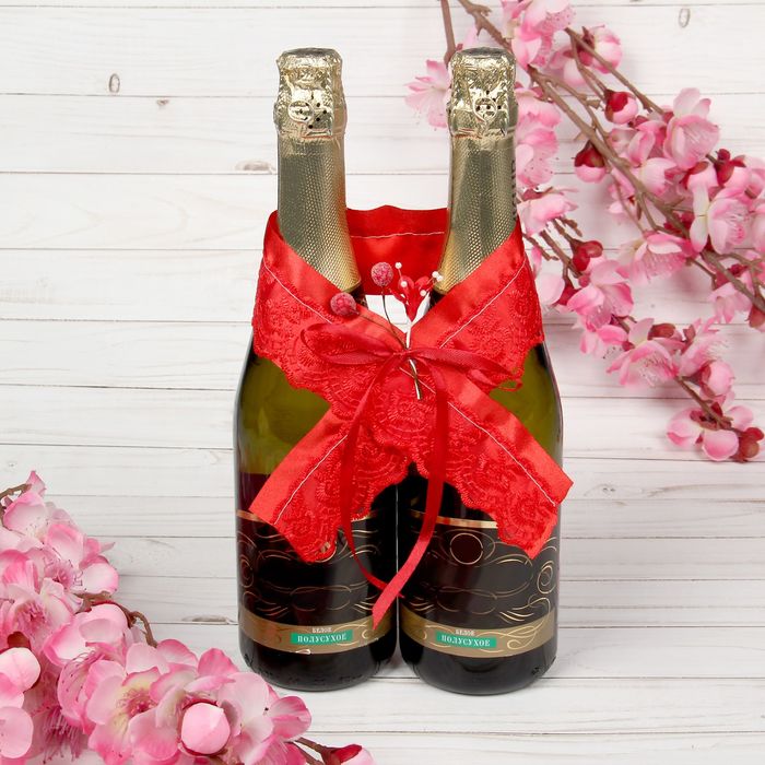 Одежда для шампанского "Бант свадебный с вишенкой", красная