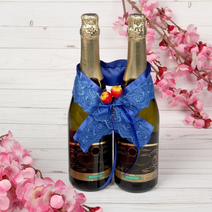 Одежда для шампанского "Бант свадебный с яблочком", синяя