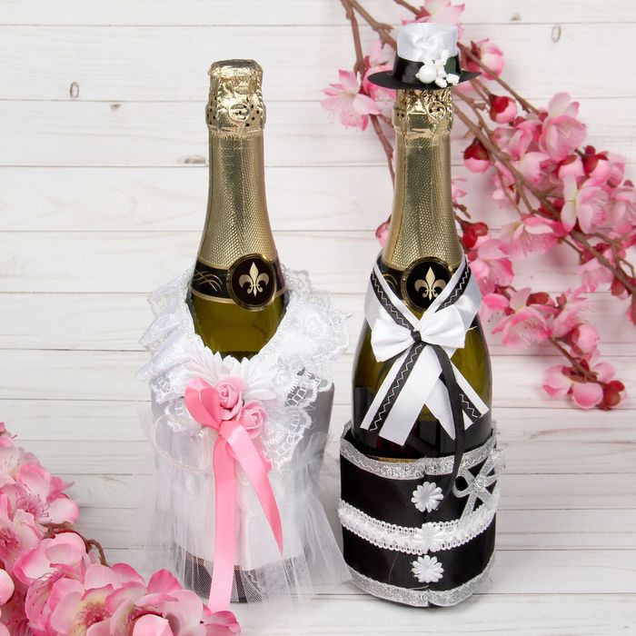 Одежда для шампанского "Новобрачные", белый/черный, с розочкой