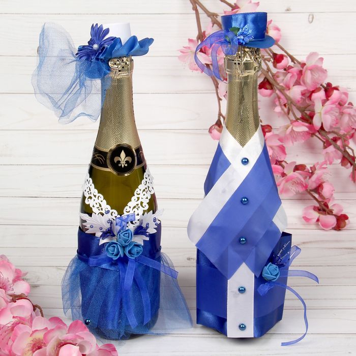 Одежда для шампанского "Жених и невеста", белый/синий, синяя розочка