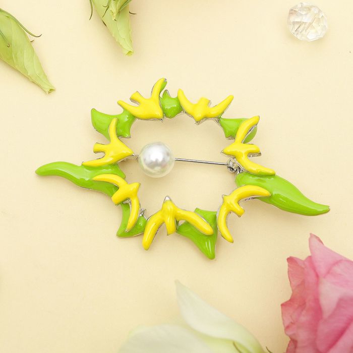 Брошь "Голубиная стая", цвет зелено-желтый