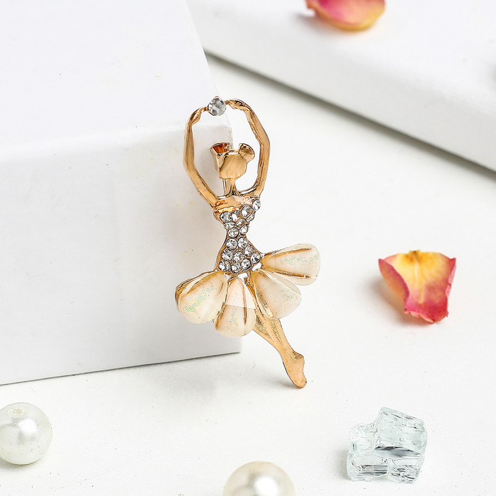 Брошь "Балерина в танце", цвет белый в золоте