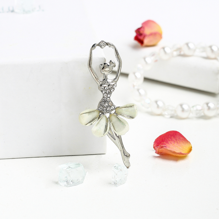 Брошь "Балерина в танце", цвет белый в серебре