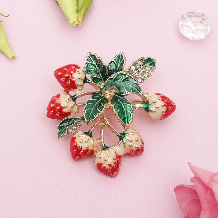 Брошь "Земляничка", разноцветная в золоте