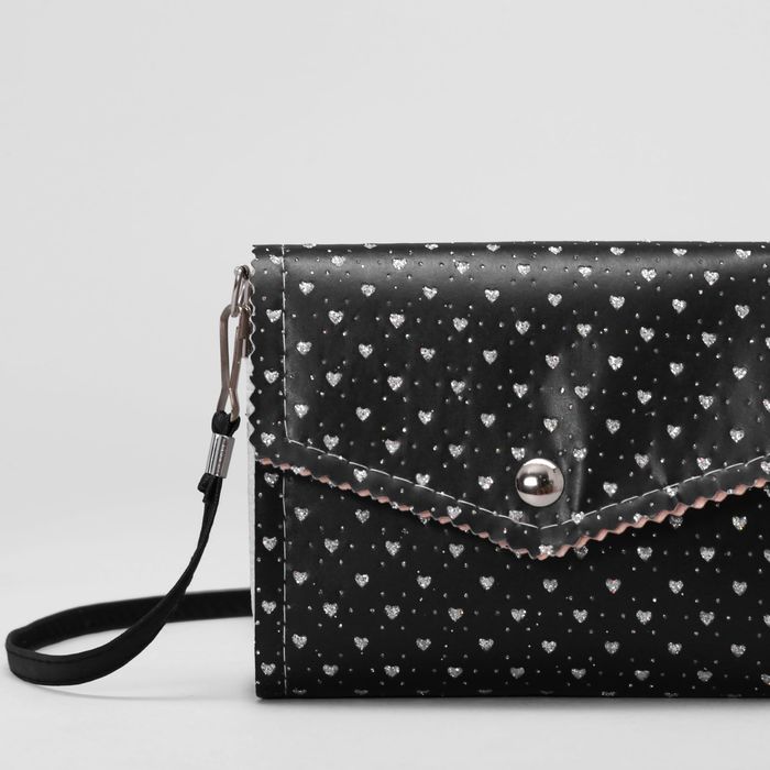 Сумка детская "Шарм", 2 отдела на клапане, длинный ремень, цвет чёрный