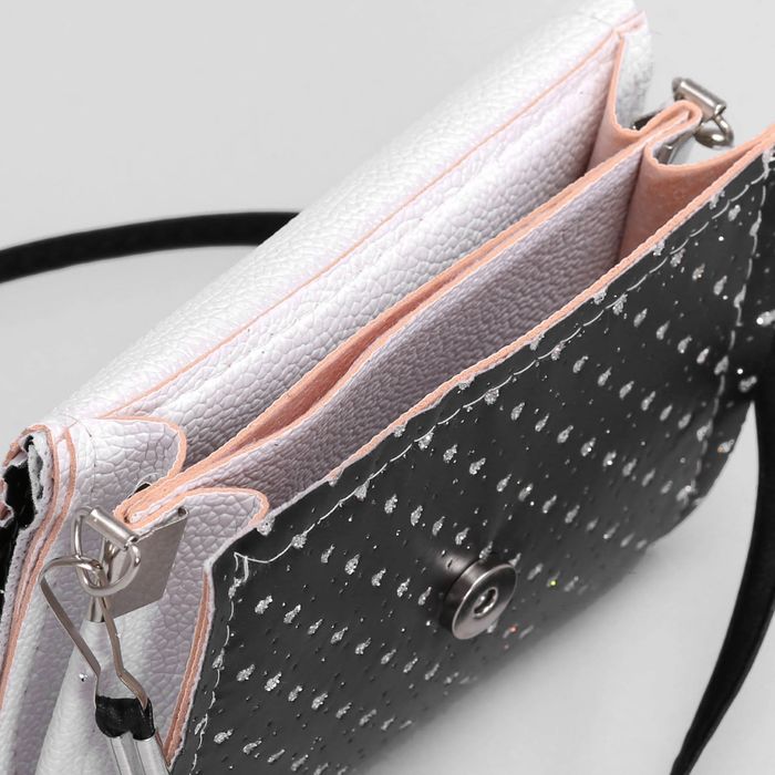 Сумка детская "Шарм", 2 отдела на клапане, длинный ремень, цвет чёрный