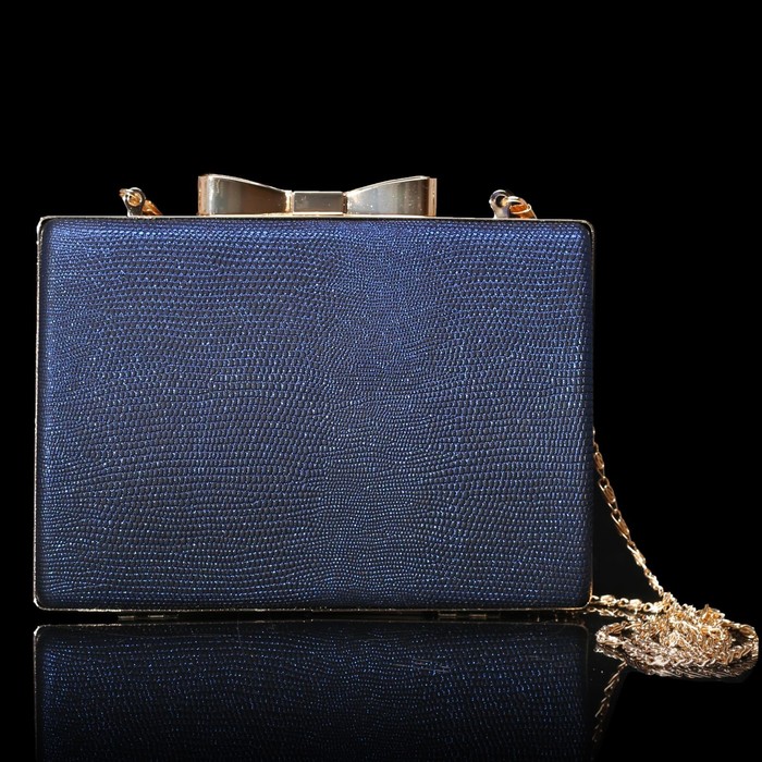 Клатч женский, отдел на рамке, длинная цепь, цвет синий