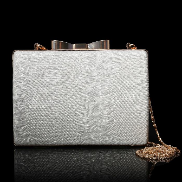 Клатч женский, отдел на рамке, длинная цепь, цвет серебристый