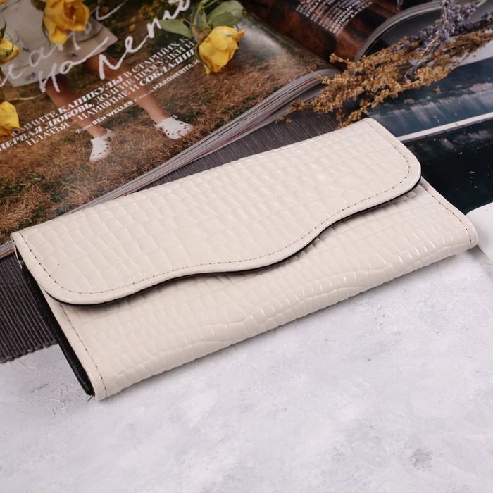 Кошелёк женский на клапане, 2 отдела, для монет, цвет белый