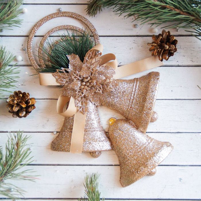 Украшение новогоднее "Блеск звёзд" три колокольчика с цветком 19*24 см