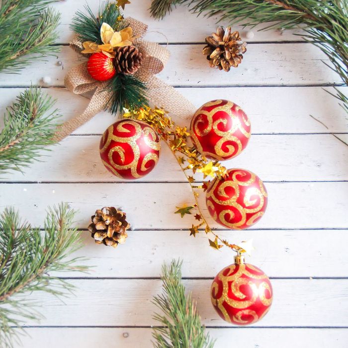 Украшение новогоднее "Композиция с красными шарами" 25 см