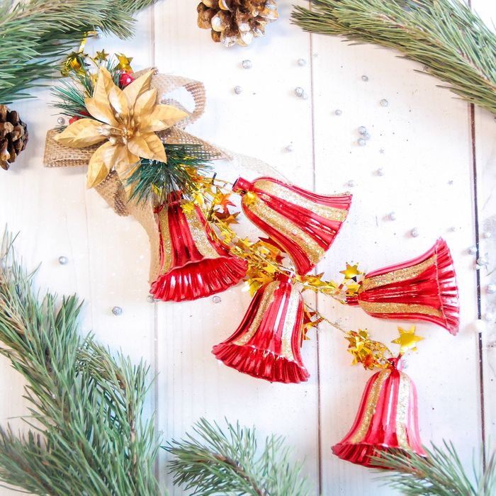 Украшение новогоднее "Красное диво" пять колокольчиков с бантом 35 см