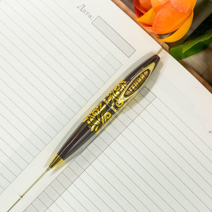 Ручка металлическая "Лучшему преподавателю" на подложке