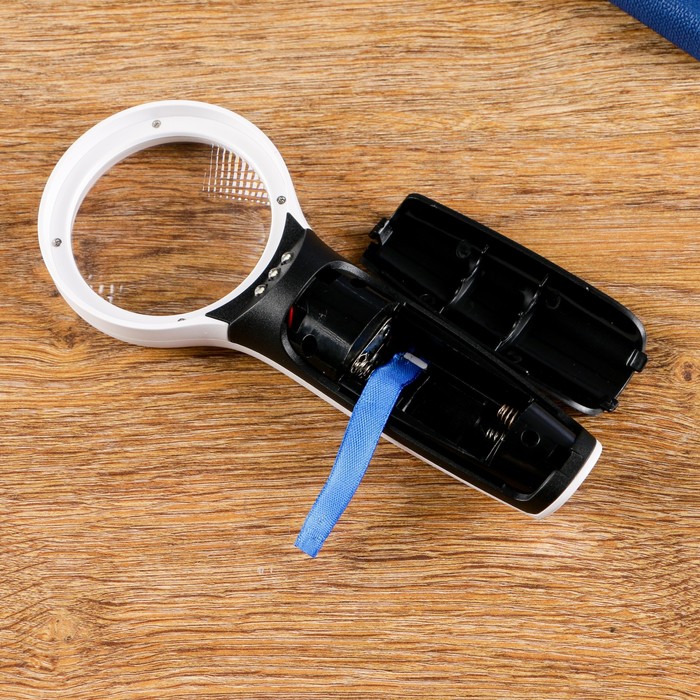 Лупа 10х, d=6 см TH-608, с прямой ручкой, с подсветкой, белая, 8х4х19 см