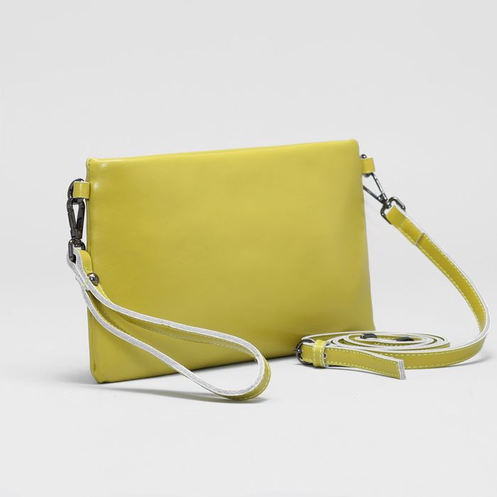 Клатч женский на молнии, 1 отдел с перегородкой, наружный карман, ручка, длинный ремень, цвет жёлтый