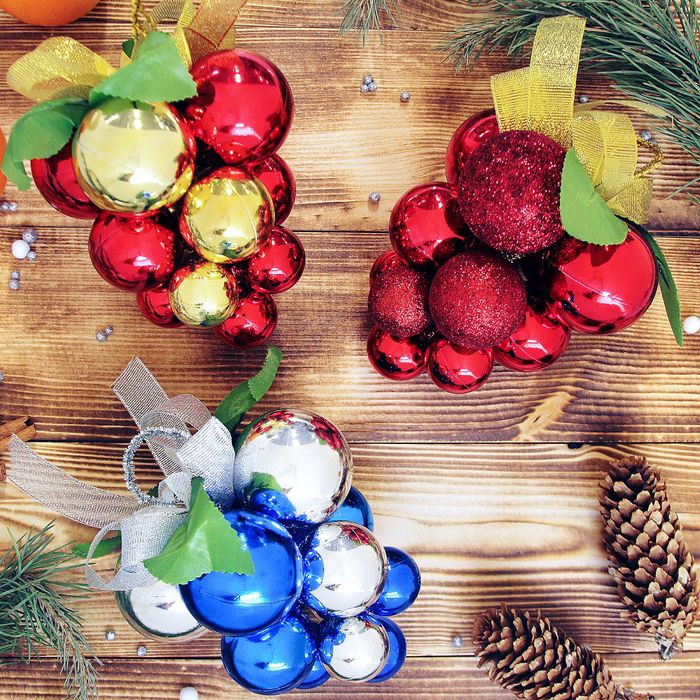 Украшение ёлочное "Виноградная гроздь" со цветком 10 см, микс