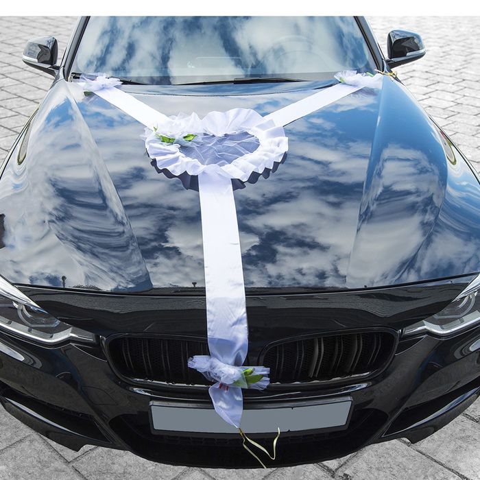 Украшение на капот "Сердце и 3 ленты", белое