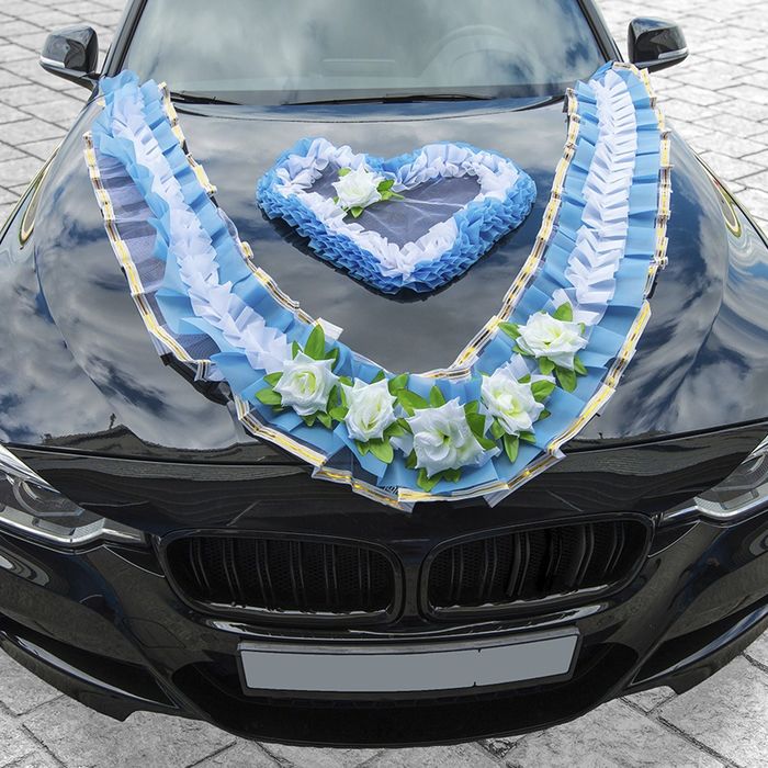 Украшение на капот "Лента и сердце", белый/голубой, золотая каёмка