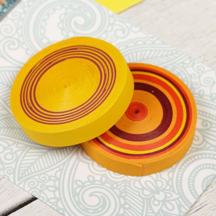 Квиллинг роллы "Цветочные горшочки", цвет: желто-бордовый, 40 мм, 2 шт