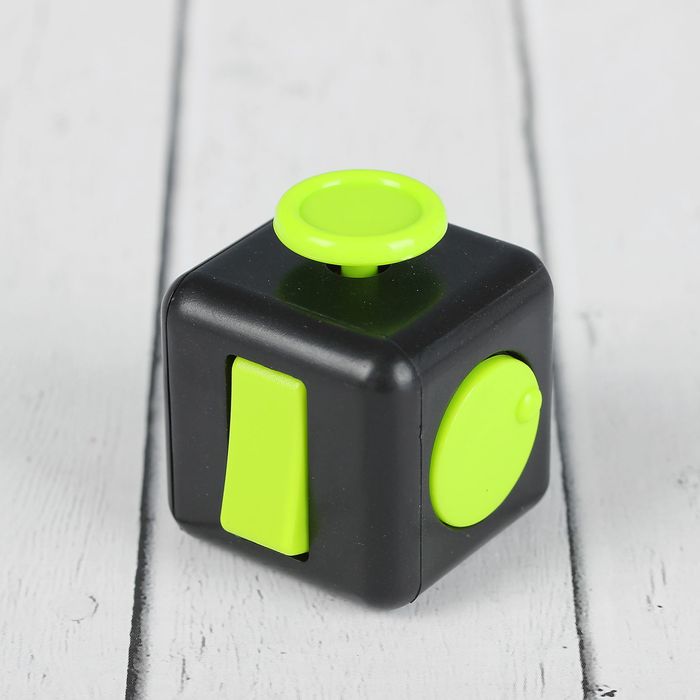 Кубик-антистресс, зелёные кнопки, цвет чёрный