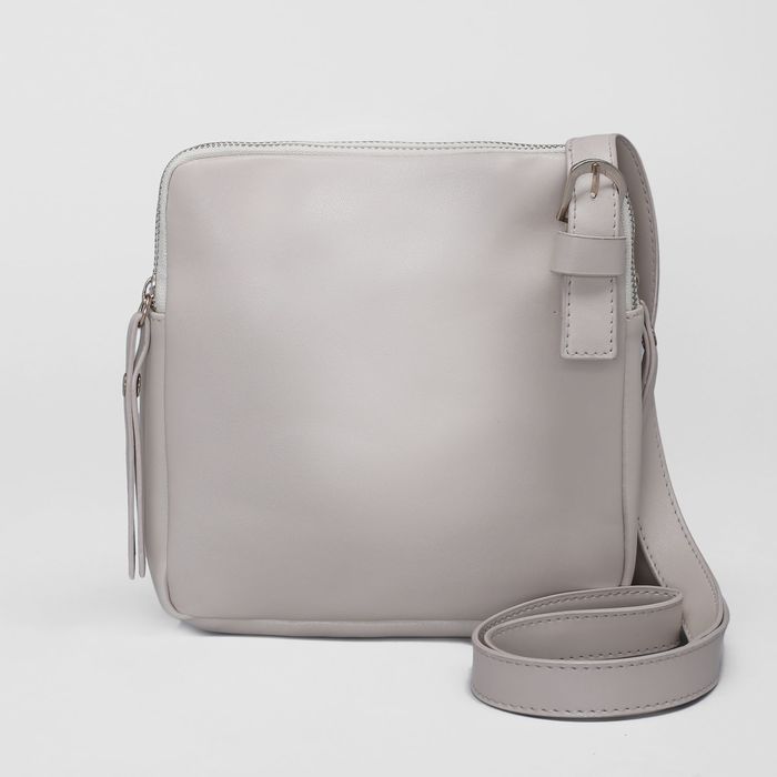 Сумка женская, 2 отдела на молниях, регулируемый ремень, цвет молочный