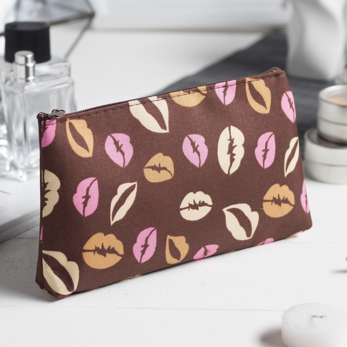 Косметичка простая «Губки», отдел на молнии, цвет коричневый