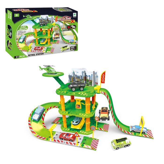 Парковка "Городская станция", с вертолётом и металлическим вездеходом