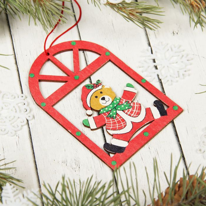 Подвеска новогодняя "Мишка в окне"