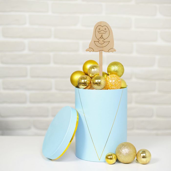 Топпер "Пингвин с елочным шаром"