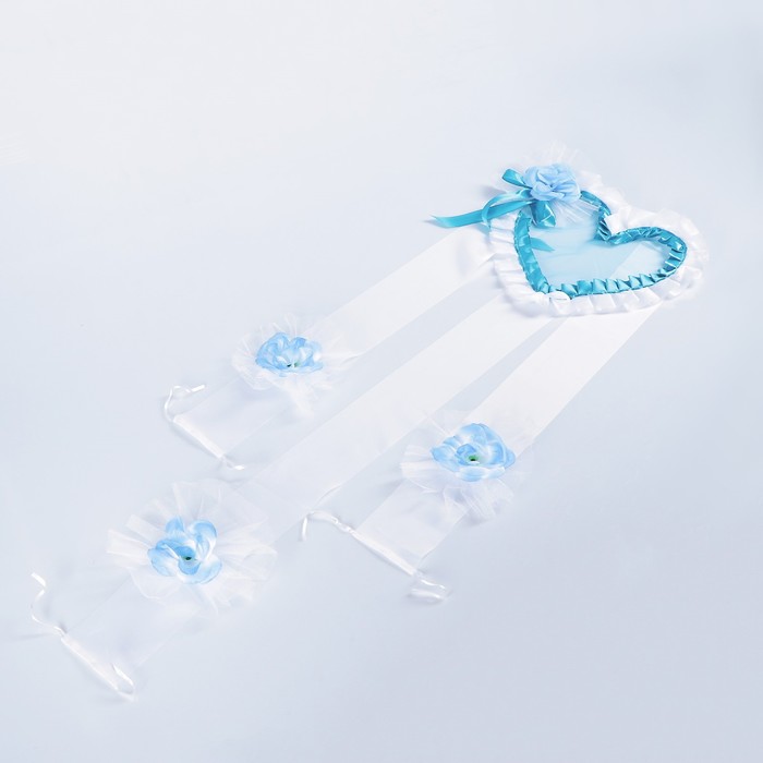 Украшение на капот "Сердце и 3 ленты", голубое с белыми лентами