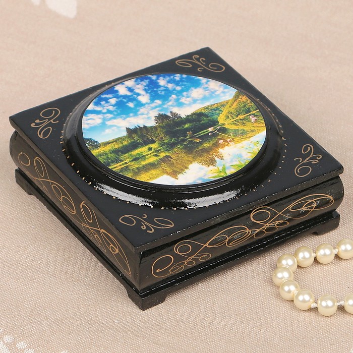 Шкатулка «Лес у озера», с накладкой, 10х10 см, лаковая миниатюра