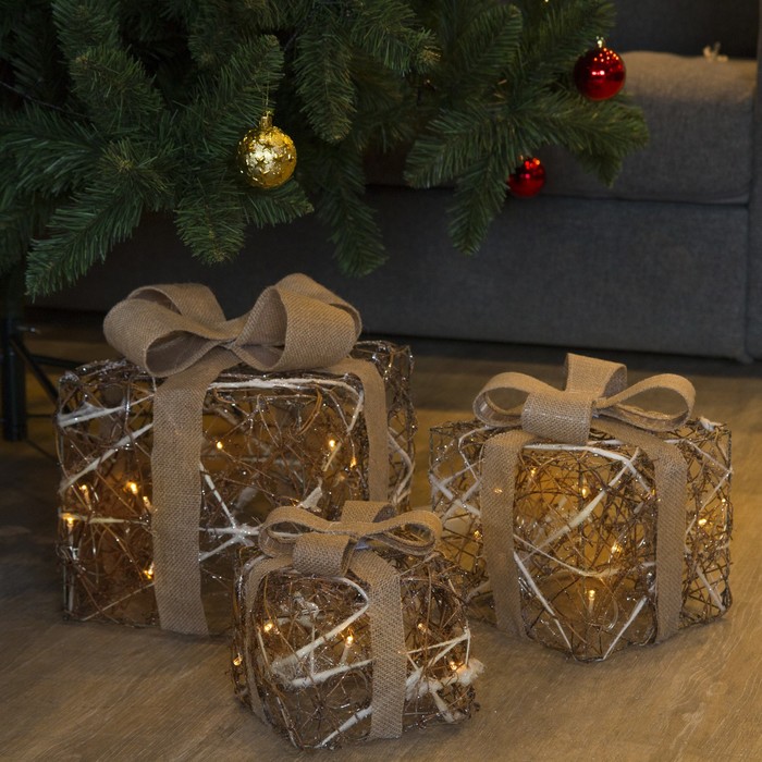 Фигура дерев. "Подарки" Кубы из веток 15х20х25см,50LED, с контр. 8р,3*АА(не в комп),Т-БЕЛЫЙ