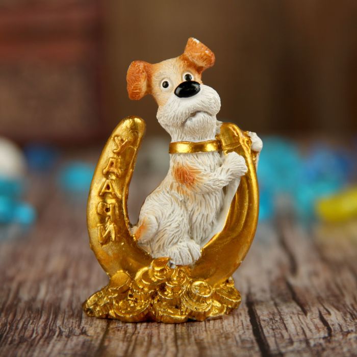 Сувенир полистоун "Пёсик Макс на золотой подкове с монетками" МИКС 7х4,5х2,6 см