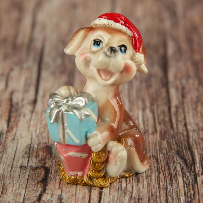 Сувенир полистоун "Щеночек в новогоднем колпаке с подарком" МИКС 7х5х4 см