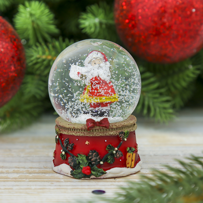 Сувенир полистоун водяной шар "Дед Мороз с письмом" 6,5х4,5х4,5 см