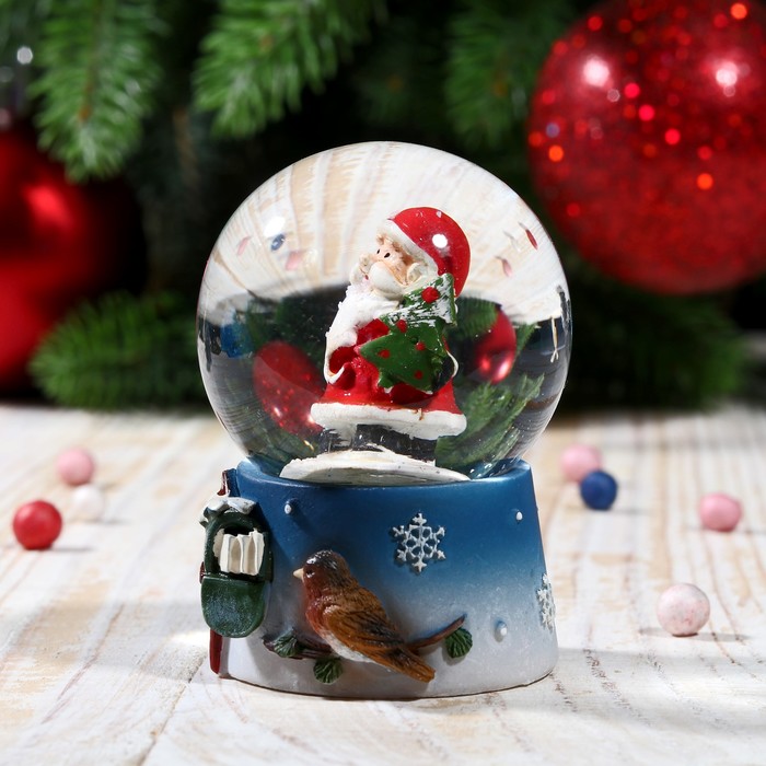 Сувенир полистоун водяной шар "Дед Мороз с воробушком" 6,5х4,5х4,5 см