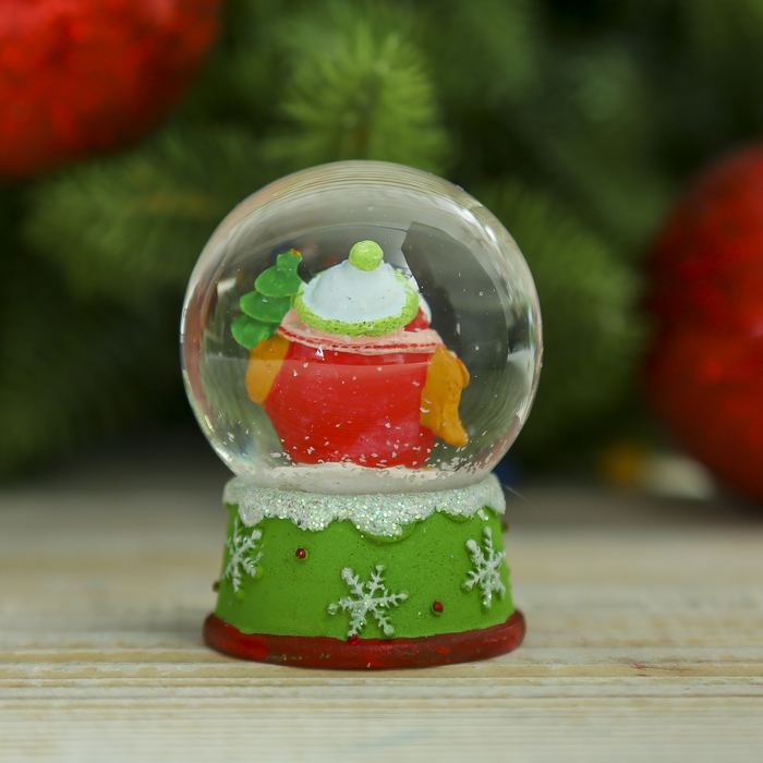 Сувенир полистоун водяной шар "Совушка с ёлочкой" 6,5х4,5х4,5 см