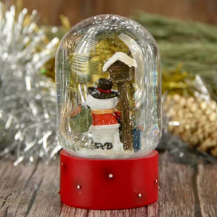 Сувенир снежный шар "Снеговик у скворечника"