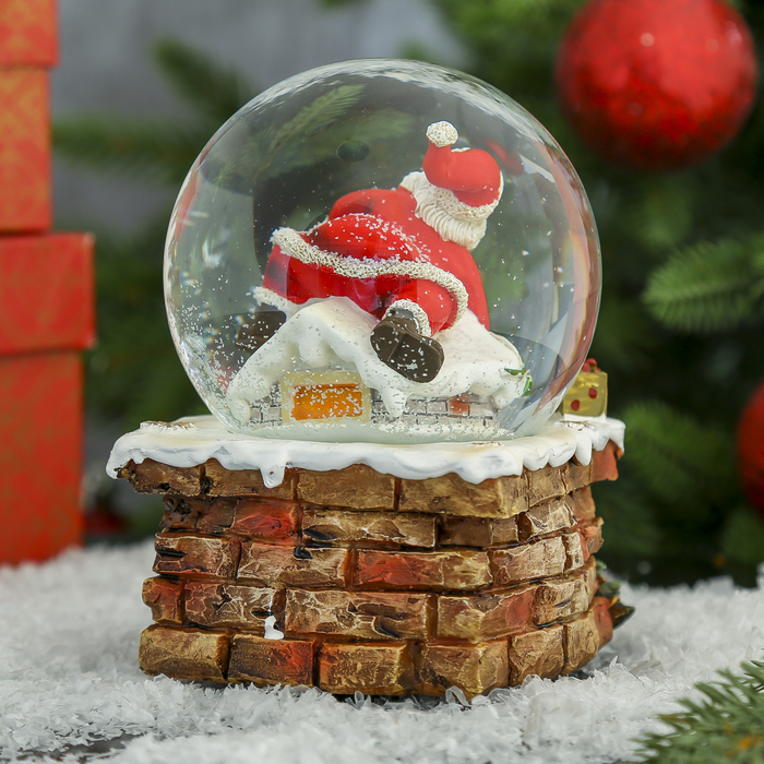 Сувенир полистоун водяной шар музыкальный "Дед Мороз прячет подарки" 14х10,5х10,5 см