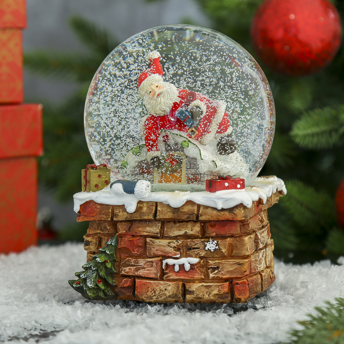 Сувенир полистоун водяной шар музыкальный "Дед Мороз прячет подарки" 14х10,5х10,5 см