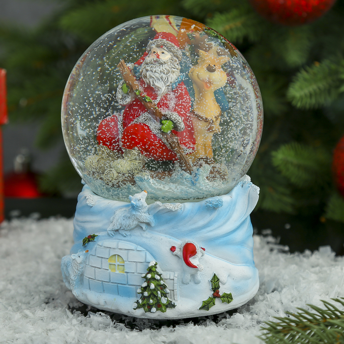 Сувенир полистоун водяной шар музыкальный "Дед Мороз с белыми медведями" 14х10,5х10,5 см