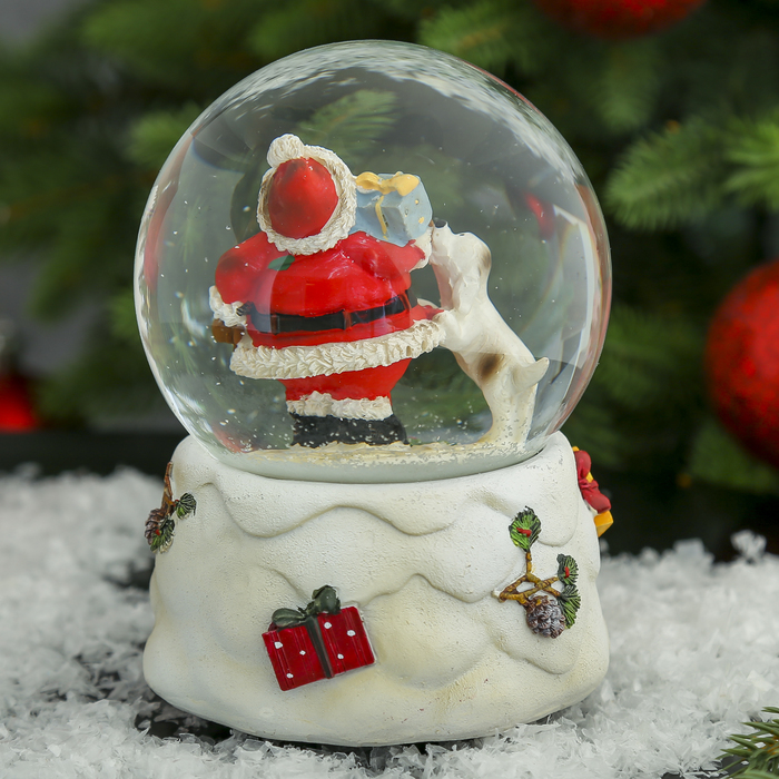 Сувенир полистоун водяной шар музыкальный "Дед Мороз со щенком" 14х10,5х10,5 см