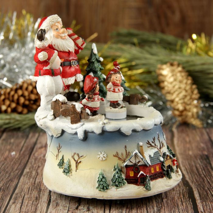 Сувенир полистоун "Детишки на катке с Дедом Морозом и снеговиком" музык. 13,5х10,5х11 см