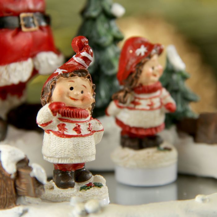 Сувенир полистоун "Детишки на катке с Дедом Морозом и снеговиком" музык. 13,5х10,5х11 см