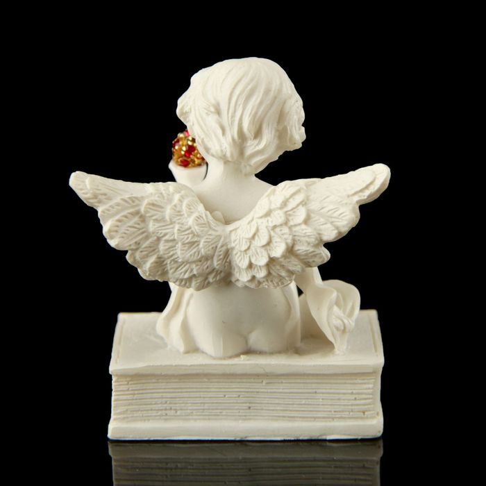 Сувенир полистоун "Ангелочек с красным шариком на книге" стразы МИКС 6х4,5х3,5 см