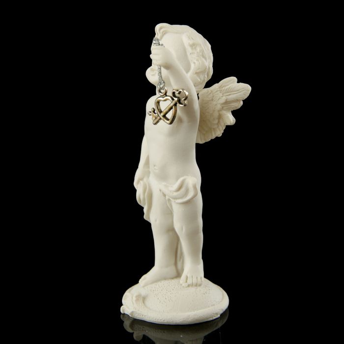 Сувенир полистоун "Ангелочек с подвеской сердечко и ключик" МИКС 10,5х4х4 см