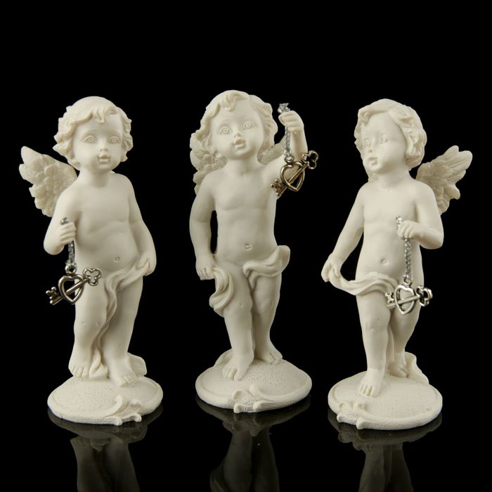 Сувенир полистоун "Ангелочек с подвеской сердечко и ключик" МИКС 10,5х4х4 см