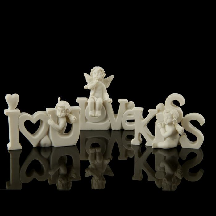 Сувенир полистоун "Ангелочек с надписью" МИКС 6х6,3х2,2 см