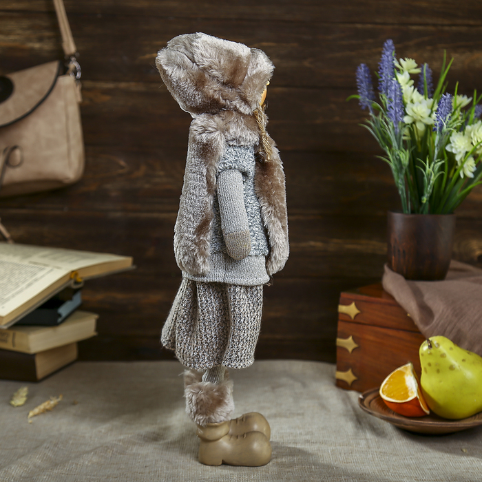 Сувенир полистоун "Девочка в меховой шапке и шарфике" 44х14х8 см