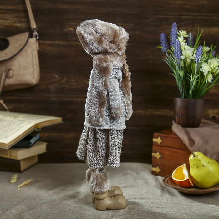 Сувенир полистоун "Девочка в меховой шапке и шарфике" 44х14х8 см